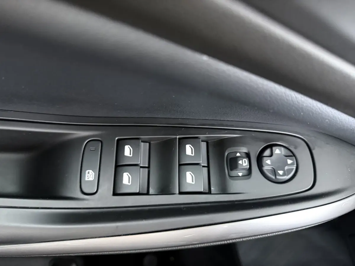 1.6 Turbo Plug-In Hybrid GS Line | Adaptieve Cruise Control | Stoel en stuurwiel verwarming | | Achteruitrijcamera | Afwijkende dakkleur | Apple Carplay/Android Auto|telefoonintegratie premi