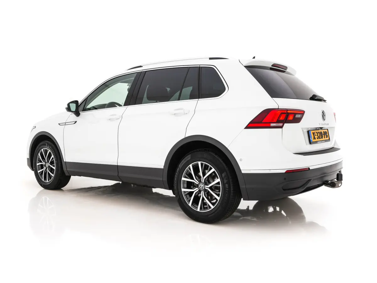 1.5 TSI Life Business Mild-Hybrid (INCL-BTW) Aut. *FULL-LED | ERGONOMIC-SPORTSEATS | KEYLESS | DAB | CARPLAY | ADAPTIVE-CRUISE | PRIVACY-GLASS | NAVI-FULLMAP | DIGI-COCKPIT | SHIFTPADDLES | 