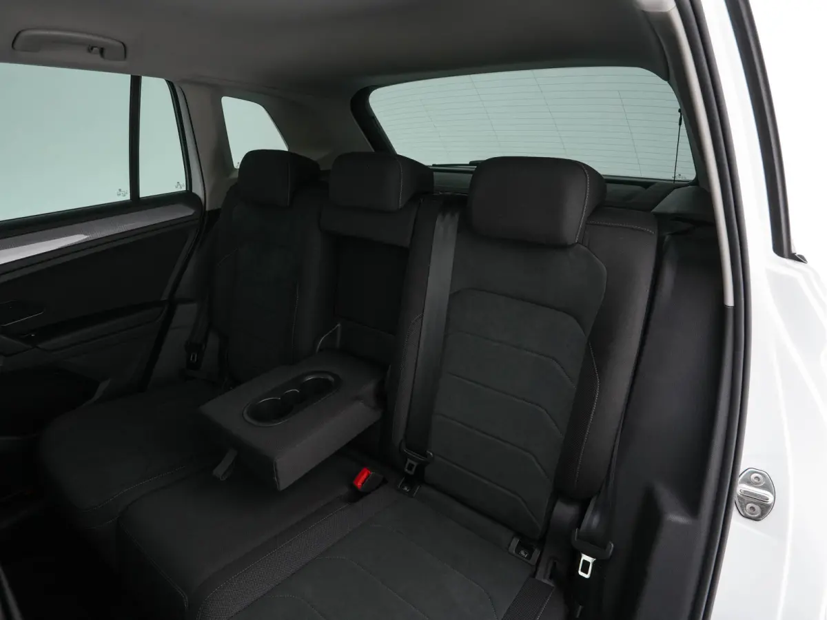 1.5 TSI Life Business Mild-Hybrid (INCL-BTW) Aut. *FULL-LED | ERGONOMIC-SPORTSEATS | KEYLESS | DAB | CARPLAY | ADAPTIVE-CRUISE | PRIVACY-GLASS | NAVI-FULLMAP | DIGI-COCKPIT | SHIFTPADDLES | 