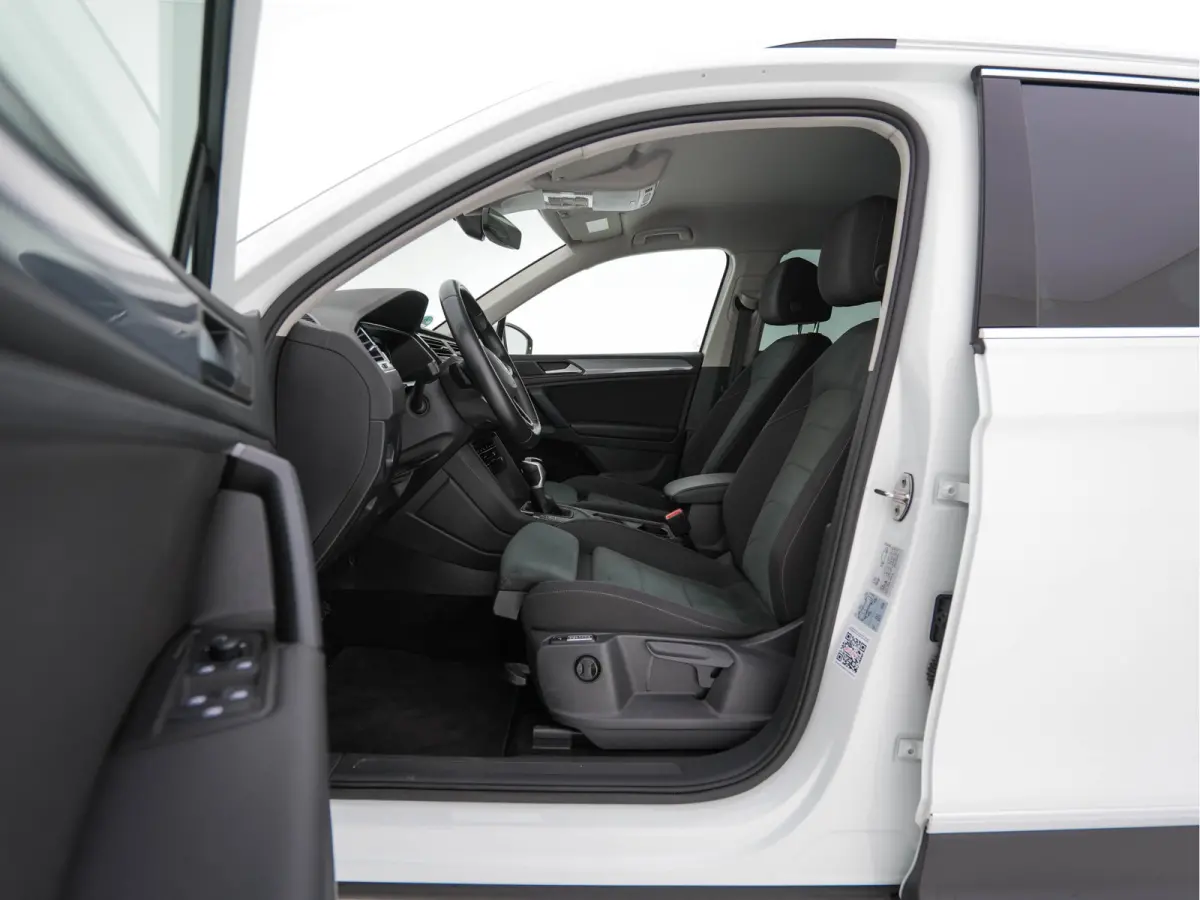 1.5 TSI Life Business Mild-Hybrid (INCL-BTW) Aut. *FULL-LED | ERGONOMIC-SPORTSEATS | KEYLESS | DAB | CARPLAY | ADAPTIVE-CRUISE | PRIVACY-GLASS | NAVI-FULLMAP | DIGI-COCKPIT | SHIFTPADDLES | 