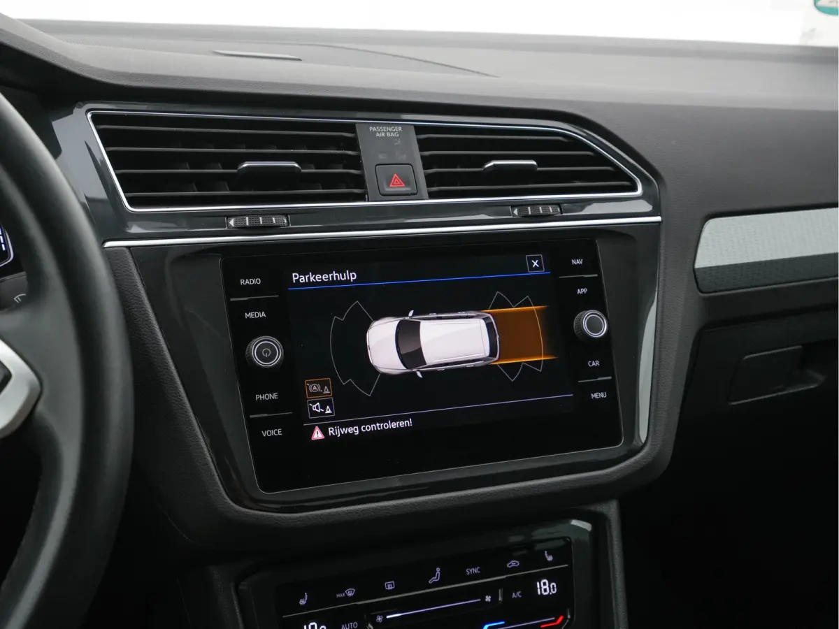 1.5 TSI Life Business Mild-Hybrid (INCL-BTW) Aut. *FULL-LED | ERGONOMIC-SPORTSEATS | KEYLESS | DAB | CARPLAY | ADAPTIVE-CRUISE | PRIVACY-GLASS | NAVI-FULLMAP | DIGI-COCKPIT | SHIFTPADDLES | 