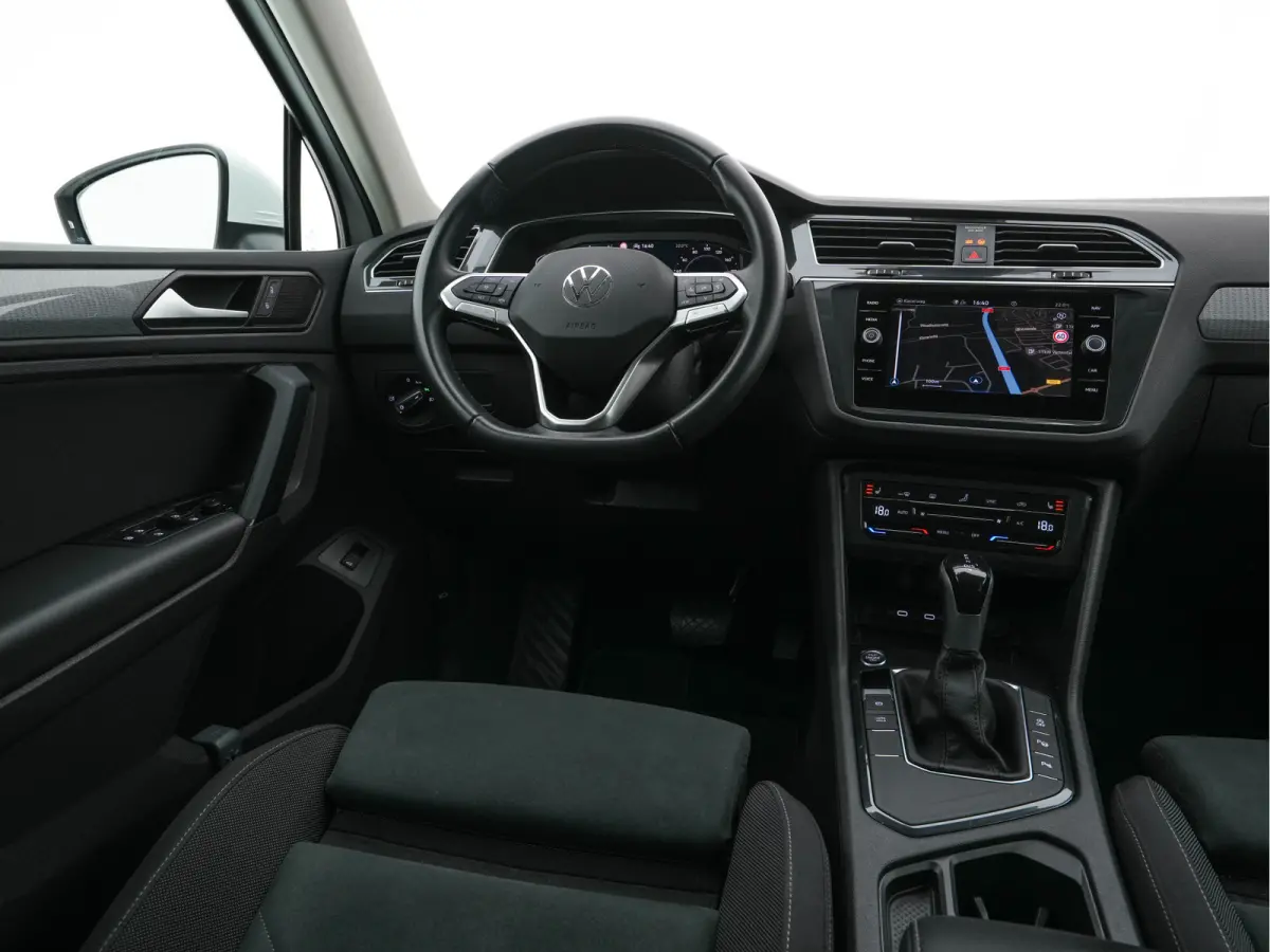 1.5 TSI Life Business Mild-Hybrid (INCL-BTW) Aut. *FULL-LED | ERGONOMIC-SPORTSEATS | KEYLESS | DAB | CARPLAY | ADAPTIVE-CRUISE | PRIVACY-GLASS | NAVI-FULLMAP | DIGI-COCKPIT | SHIFTPADDLES | 