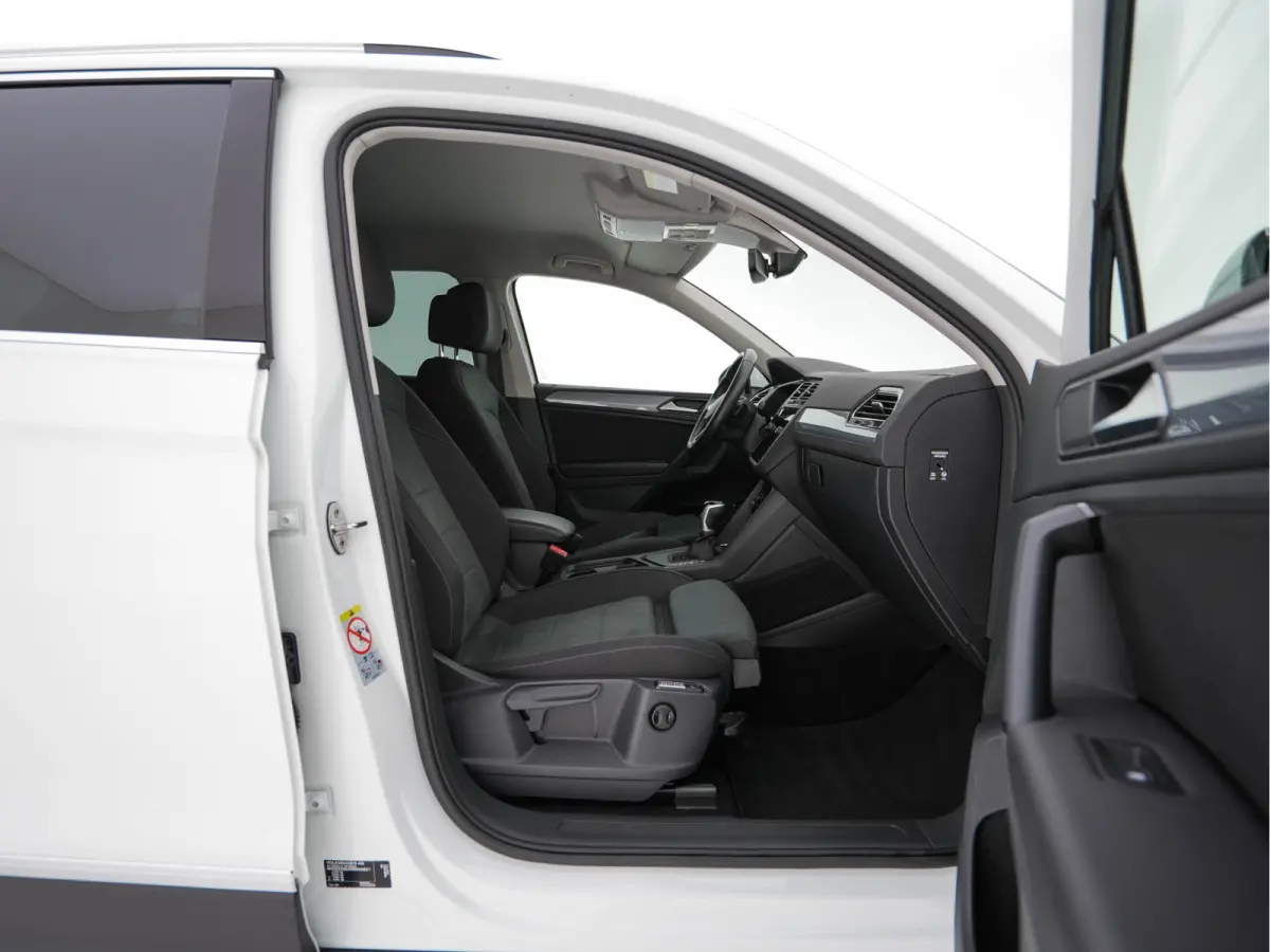 1.5 TSI Life Business Mild-Hybrid (INCL-BTW) Aut. *FULL-LED | ERGONOMIC-SPORTSEATS | KEYLESS | DAB | CARPLAY | ADAPTIVE-CRUISE | PRIVACY-GLASS | NAVI-FULLMAP | DIGI-COCKPIT | SHIFTPADDLES | 