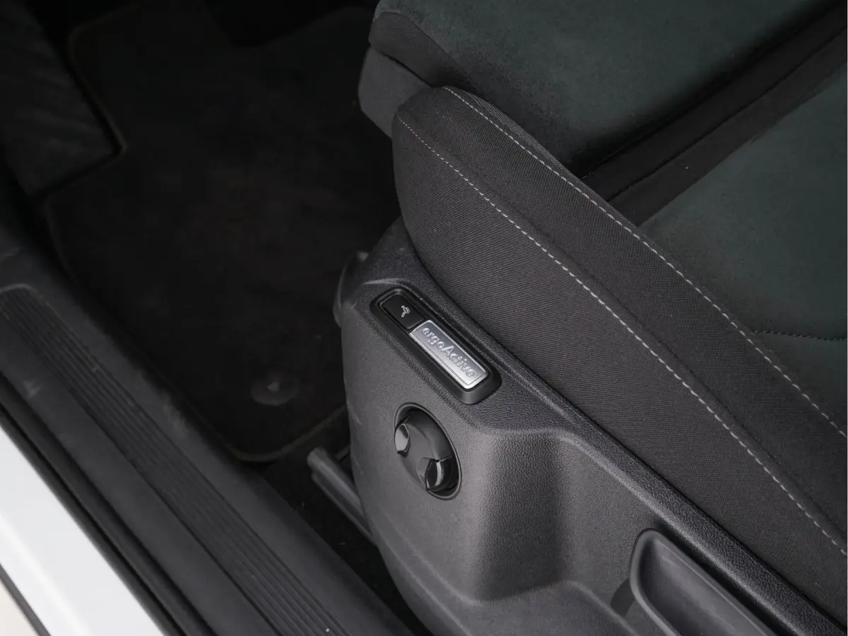 1.5 TSI Life Business Mild-Hybrid (INCL-BTW) Aut. *FULL-LED | ERGONOMIC-SPORTSEATS | KEYLESS | DAB | CARPLAY | ADAPTIVE-CRUISE | PRIVACY-GLASS | NAVI-FULLMAP | DIGI-COCKPIT | SHIFTPADDLES | 