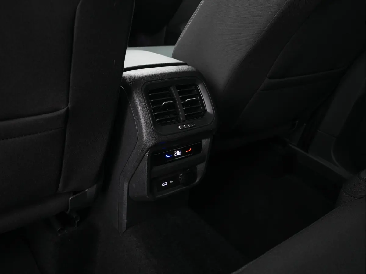 1.5 TSI Life Business Mild-Hybrid (INCL-BTW) Aut. *FULL-LED | ERGONOMIC-SPORTSEATS | KEYLESS | DAB | CARPLAY | ADAPTIVE-CRUISE | PRIVACY-GLASS | NAVI-FULLMAP | DIGI-COCKPIT | SHIFTPADDLES | 