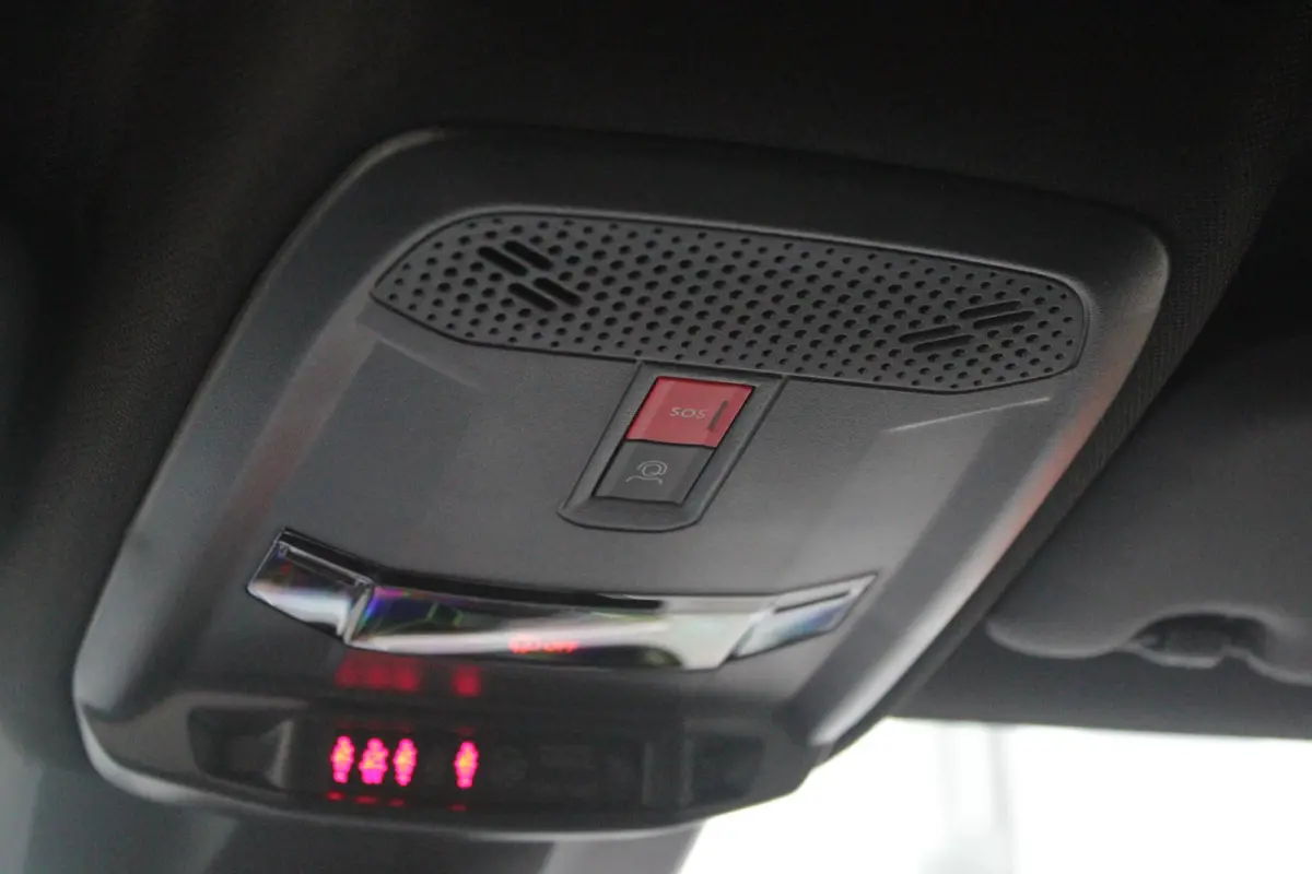 1.2 Hybrid 145PK AUTOMAAT GT | CAMERA VOOR + ACHTER | NAVIGATIE | DRAADLOZE APPLE CARPLAY/ANDROID AUTO | FULL LED KOPLAMPEN | LICHTMETALEN VELGEN 17" | DODEHOEK DETECTIE | DRAADLOZE TELEFOON
