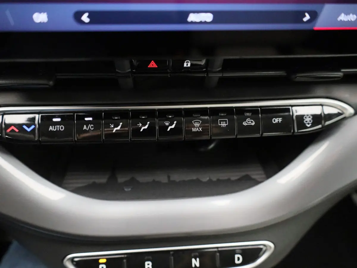 500e 42 kWh La Prima | CAMERA | PARKEERSENSOREN V+A | DODEHOEK DETECTIE | ADAPTIEF CRUISE CONTROL | KEYLESS |