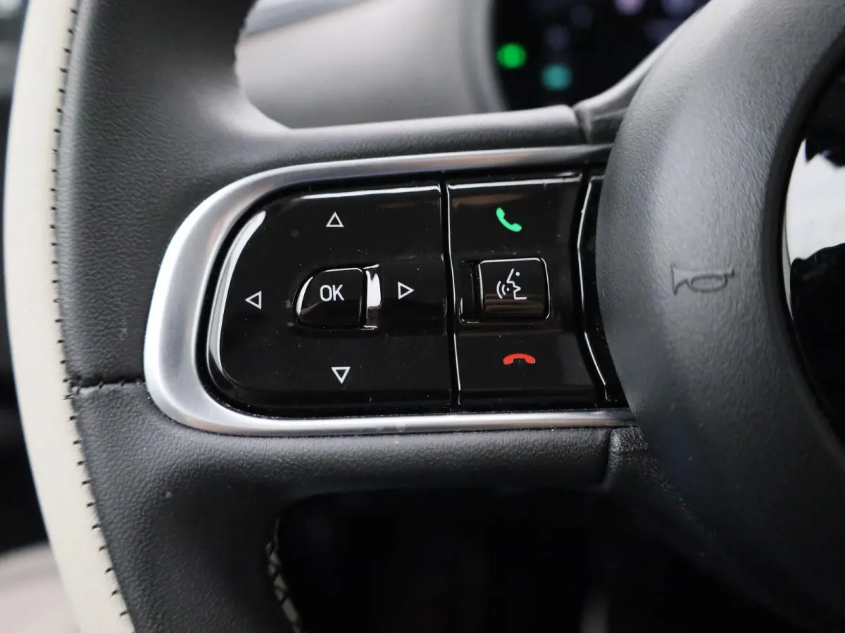 500e 42 kWh La Prima | CAMERA | PARKEERSENSOREN V+A | DODEHOEK DETECTIE | ADAPTIEF CRUISE CONTROL | KEYLESS |