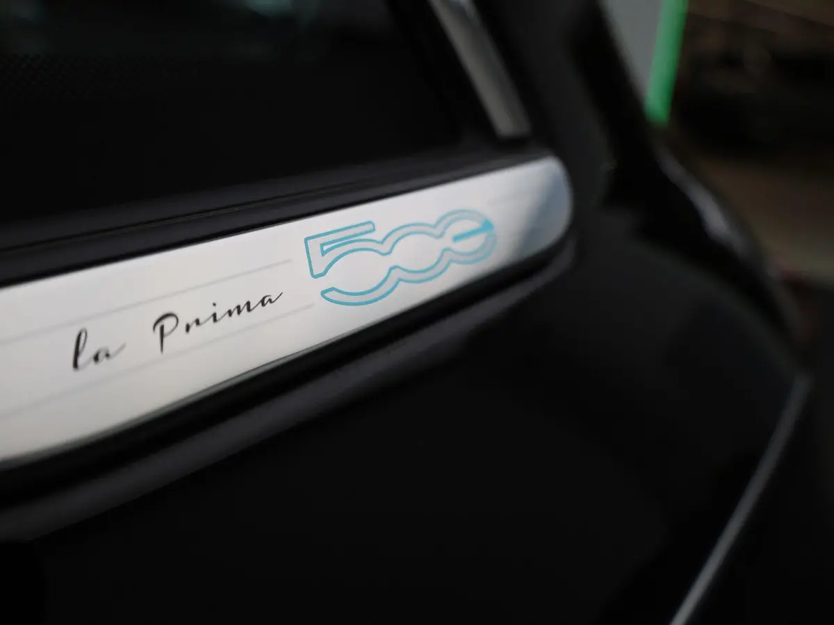500e 42 kWh La Prima | CAMERA | PARKEERSENSOREN V+A | DODEHOEK DETECTIE | ADAPTIEF CRUISE CONTROL | KEYLESS |