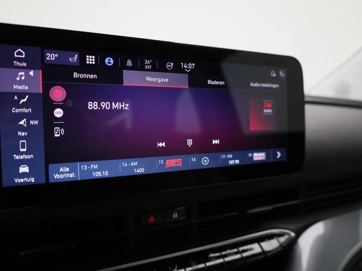 500e 42 kWh La Prima | CAMERA | PARKEERSENSOREN V+A | DODEHOEK DETECTIE | ADAPTIEF CRUISE CONTROL | KEYLESS |