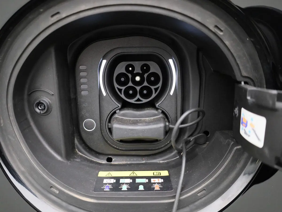 500e 42 kWh La Prima | CAMERA | PARKEERSENSOREN V+A | DODEHOEK DETECTIE | ADAPTIEF CRUISE CONTROL | KEYLESS |