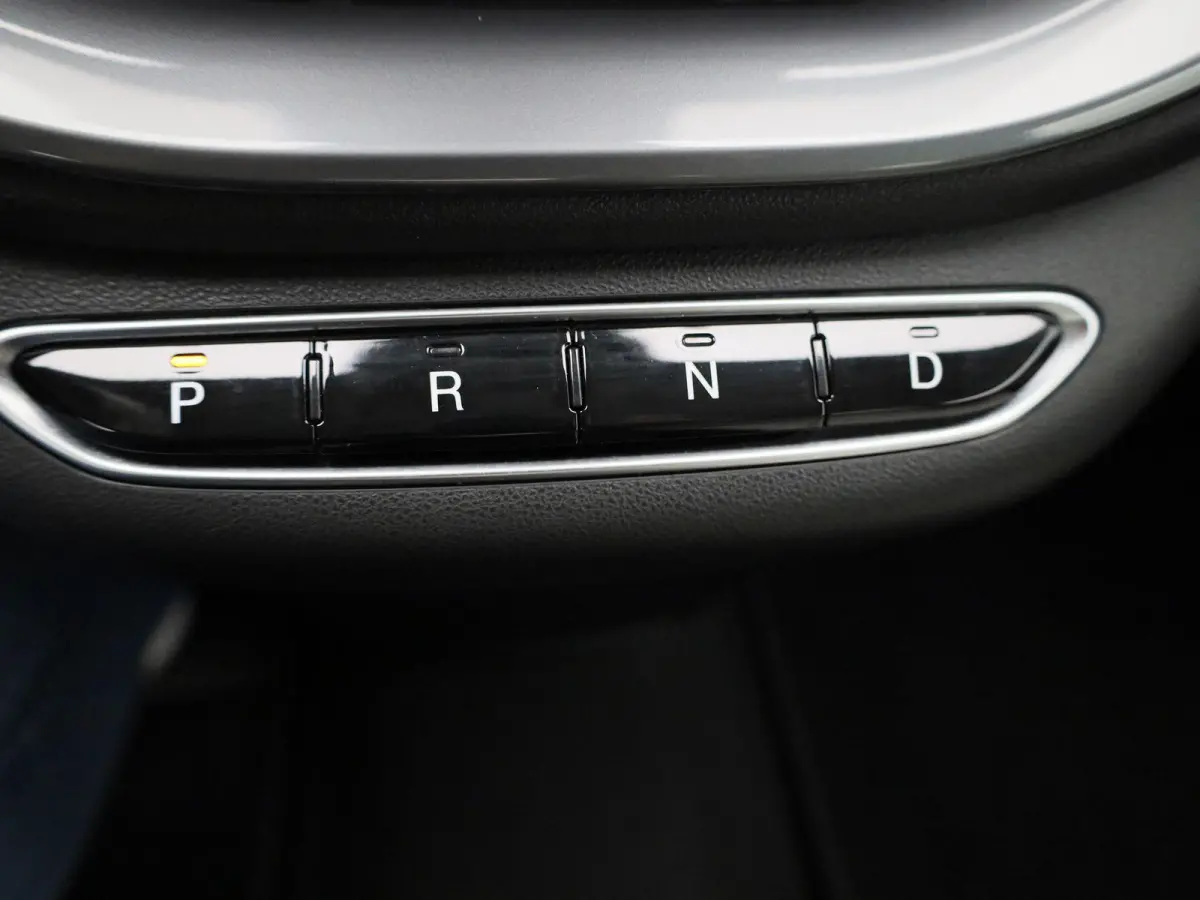 500e 42 kWh La Prima | CAMERA | PARKEERSENSOREN V+A | DODEHOEK DETECTIE | ADAPTIEF CRUISE CONTROL | KEYLESS |