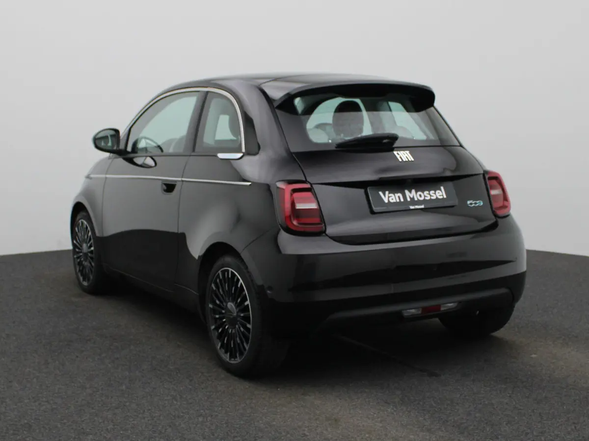 500e 42 kWh La Prima | CAMERA | PARKEERSENSOREN V+A | DODEHOEK DETECTIE | ADAPTIEF CRUISE CONTROL | KEYLESS |