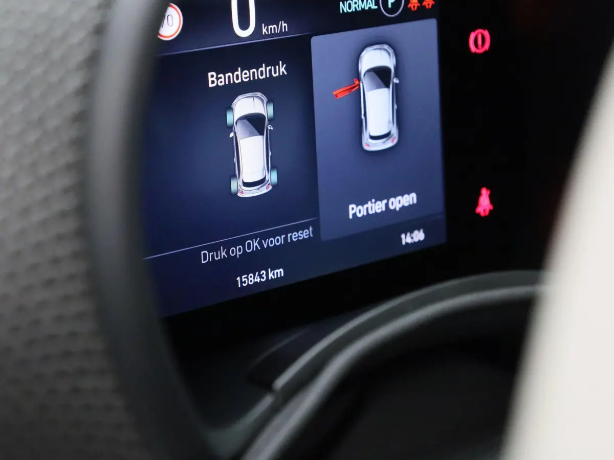 500e 42 kWh La Prima | CAMERA | PARKEERSENSOREN V+A | DODEHOEK DETECTIE | ADAPTIEF CRUISE CONTROL | KEYLESS |