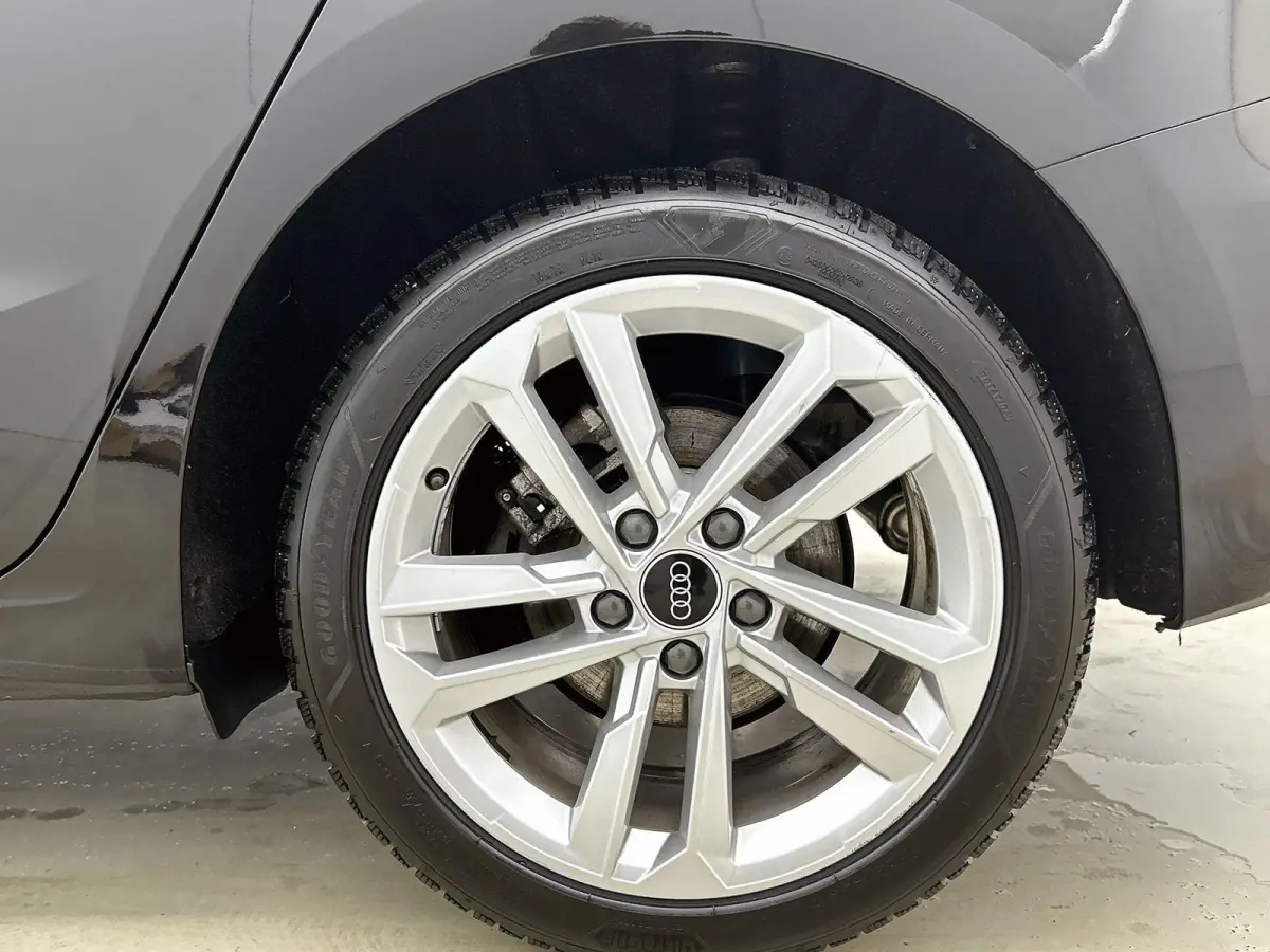 30 TFSI Advanced edition 110 PK l Cruise control l Navigatie l Airco l Parkeersensoren l Dimbare binnenspiegel l Audi virtual cockpit l Licht- en regensensor l Lichtmetalen wielen
