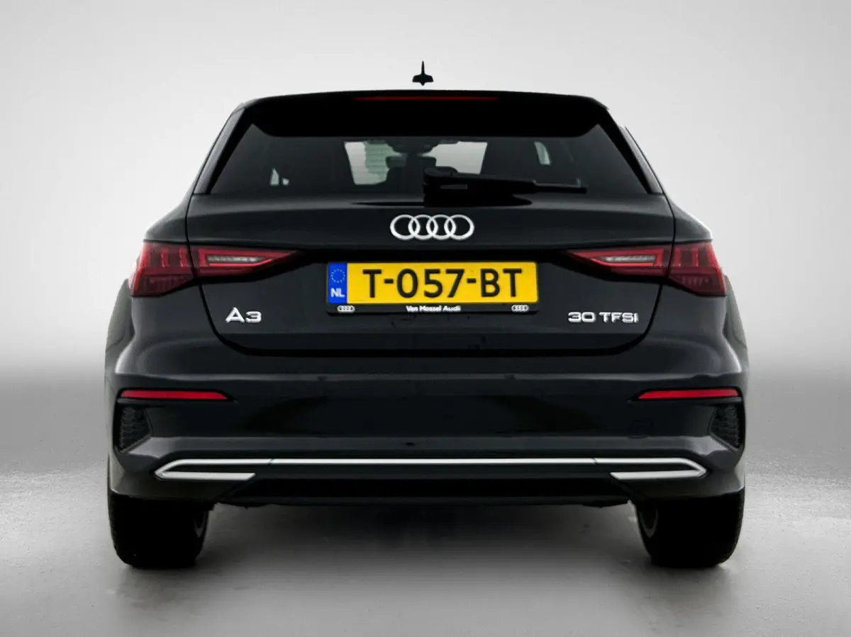 30 TFSI Advanced edition 110 PK l Cruise control l Navigatie l Airco l Parkeersensoren l Dimbare binnenspiegel l Audi virtual cockpit l Licht- en regensensor l Lichtmetalen wielen