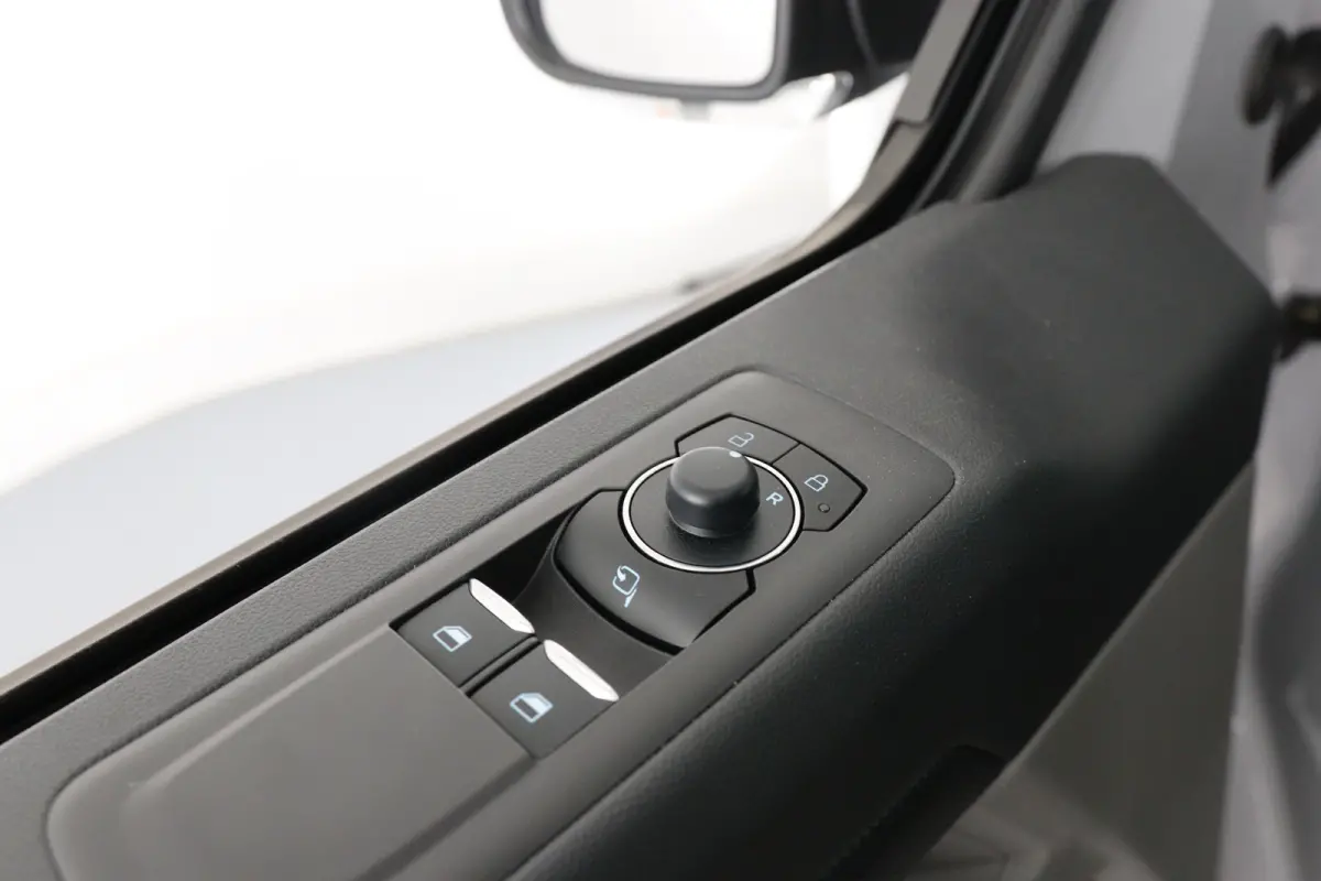 320 2.5 PHEV L2H1 Sport DC | Trekhaak | 360* Camera | Adaptieve Cruise Control | Stoel & Stuurverwarming | Navigatie | Dodehoek |