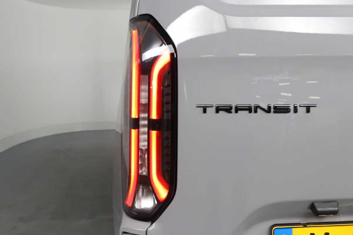 320 2.5 PHEV L2H1 Sport DC | Trekhaak | 360* Camera | Adaptieve Cruise Control | Stoel & Stuurverwarming | Navigatie | Dodehoek |