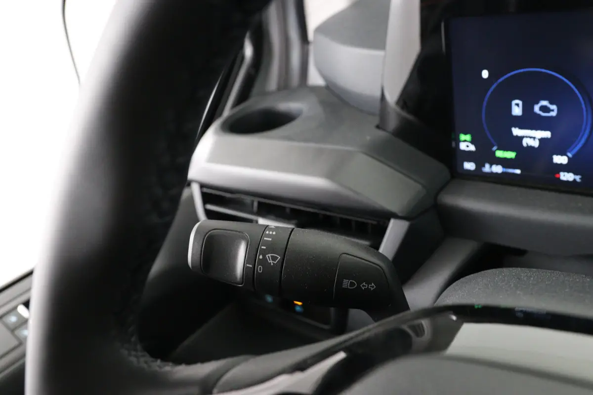 320 2.5 PHEV L2H1 Sport DC | Trekhaak | 360* Camera | Adaptieve Cruise Control | Stoel & Stuurverwarming | Navigatie | Dodehoek |