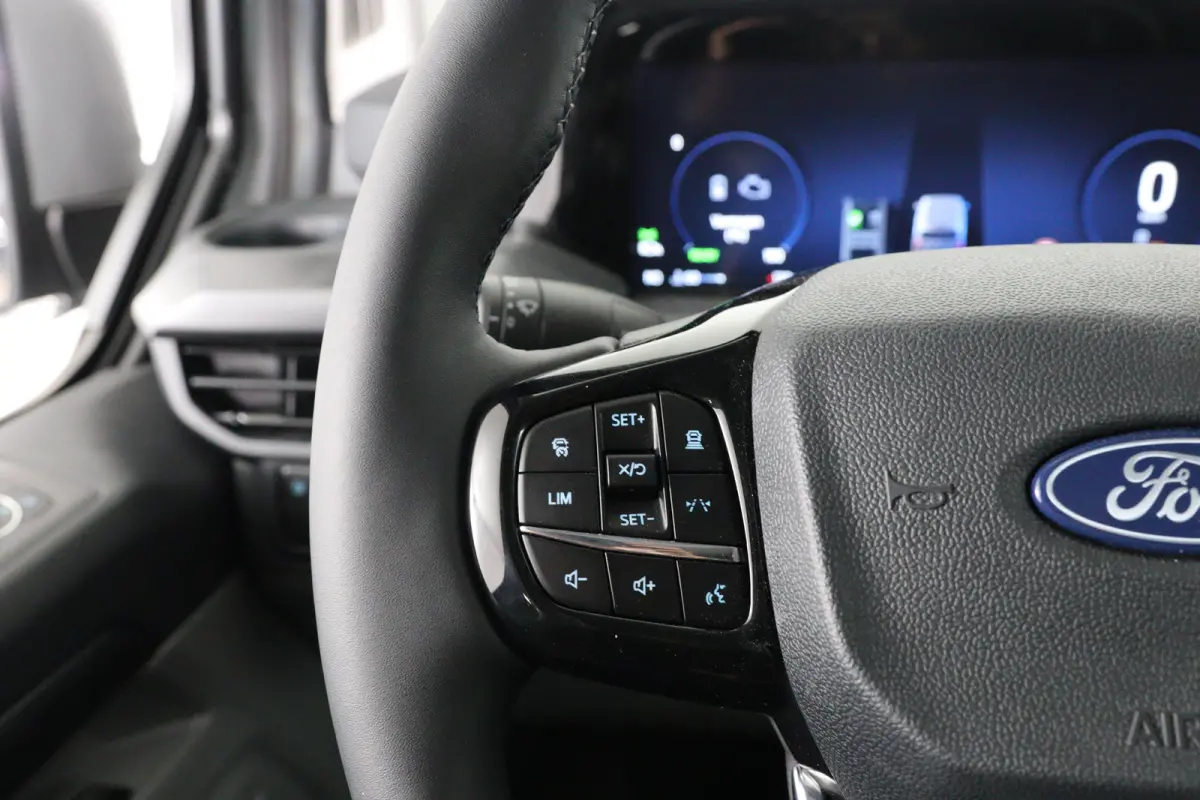 320 2.5 PHEV L2H1 Sport DC | Trekhaak | 360* Camera | Adaptieve Cruise Control | Stoel & Stuurverwarming | Navigatie | Dodehoek |
