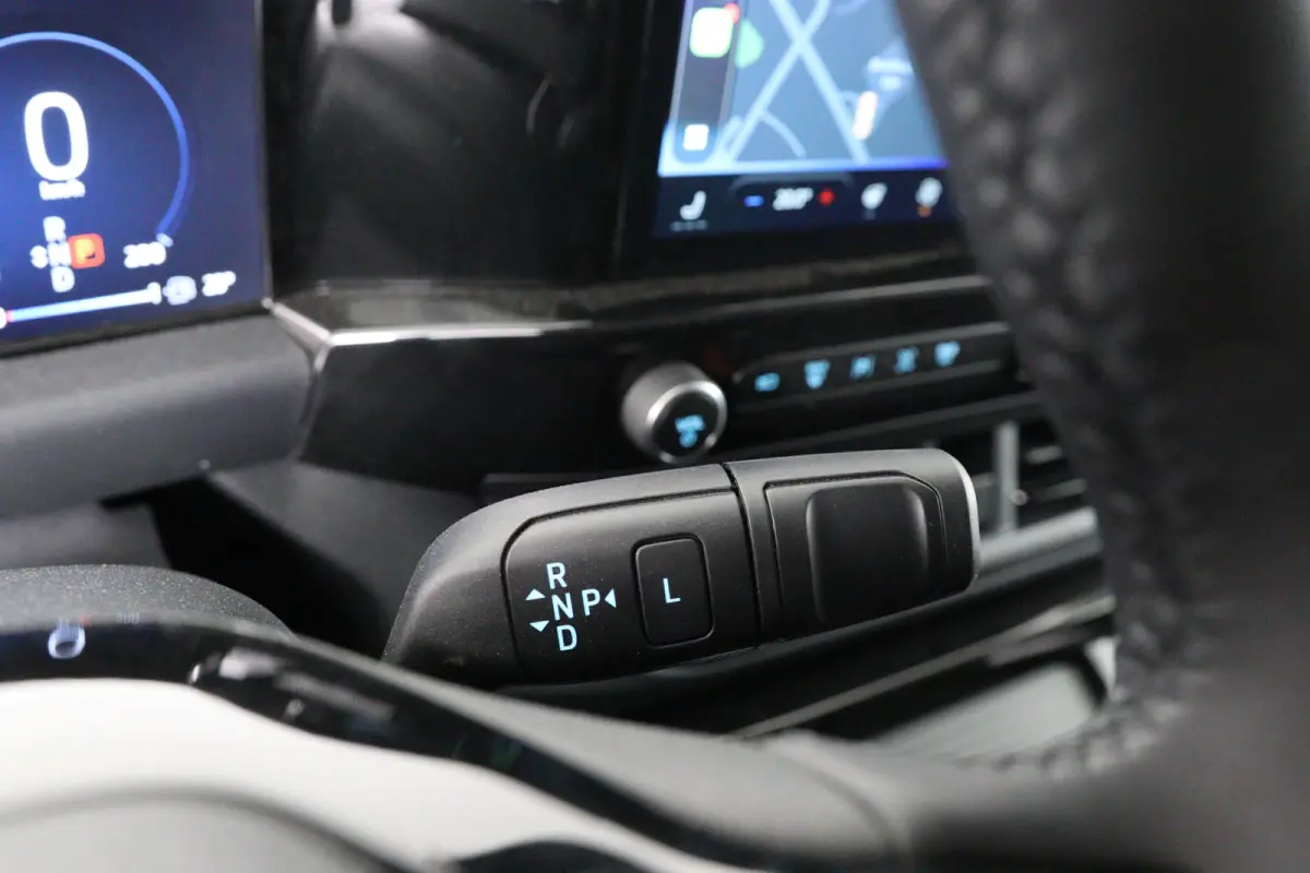 320 2.5 PHEV L2H1 Sport DC | Trekhaak | 360* Camera | Adaptieve Cruise Control | Stoel & Stuurverwarming | Navigatie | Dodehoek |