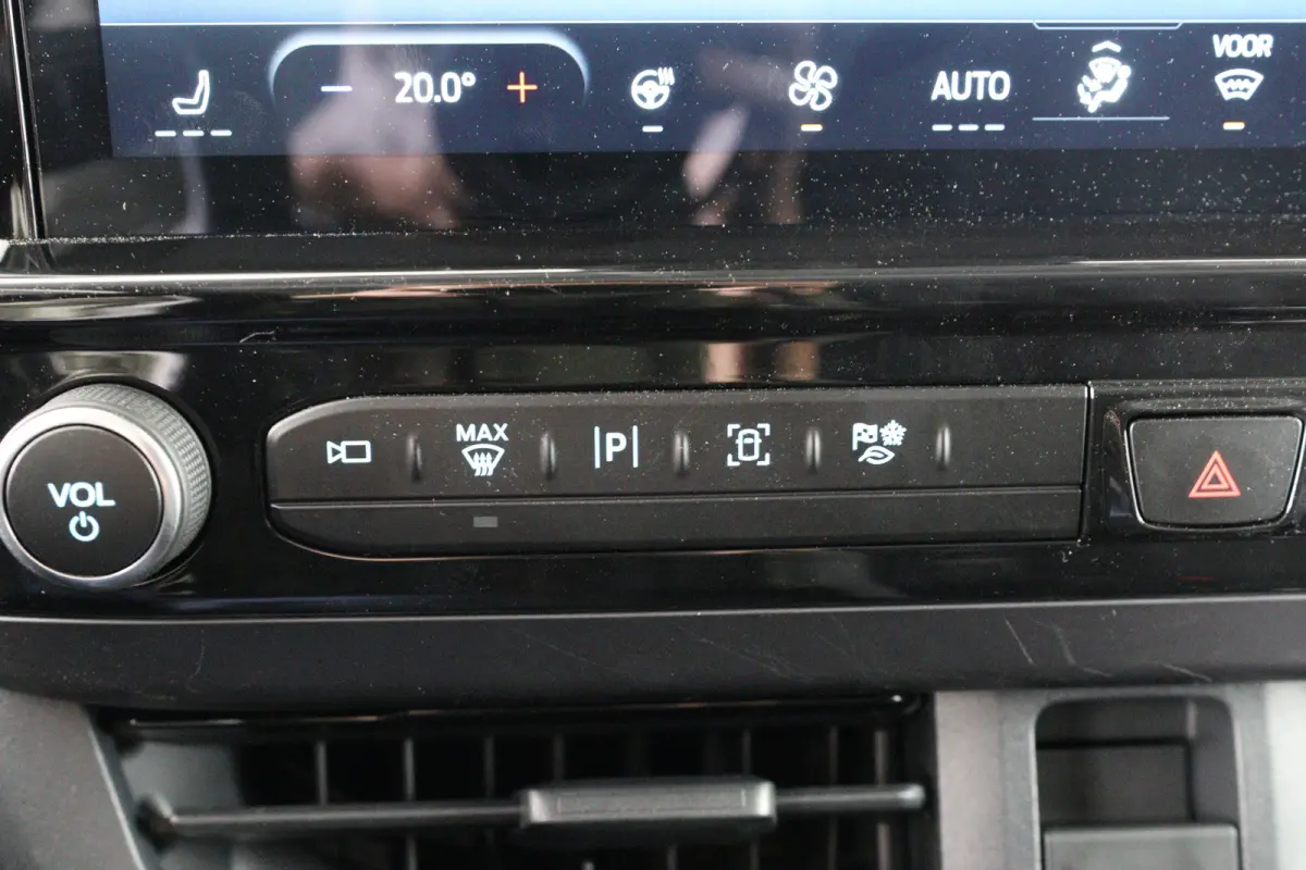 320 2.5 PHEV L2H1 Sport DC | Trekhaak | 360* Camera | Adaptieve Cruise Control | Stoel & Stuurverwarming | Navigatie | Dodehoek |
