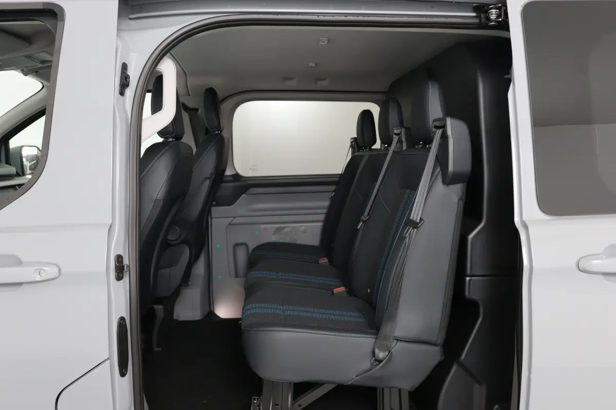 320 2.5 PHEV L2H1 Sport DC | Trekhaak | 360* Camera | Adaptieve Cruise Control | Stoel & Stuurverwarming | Navigatie | Dodehoek |