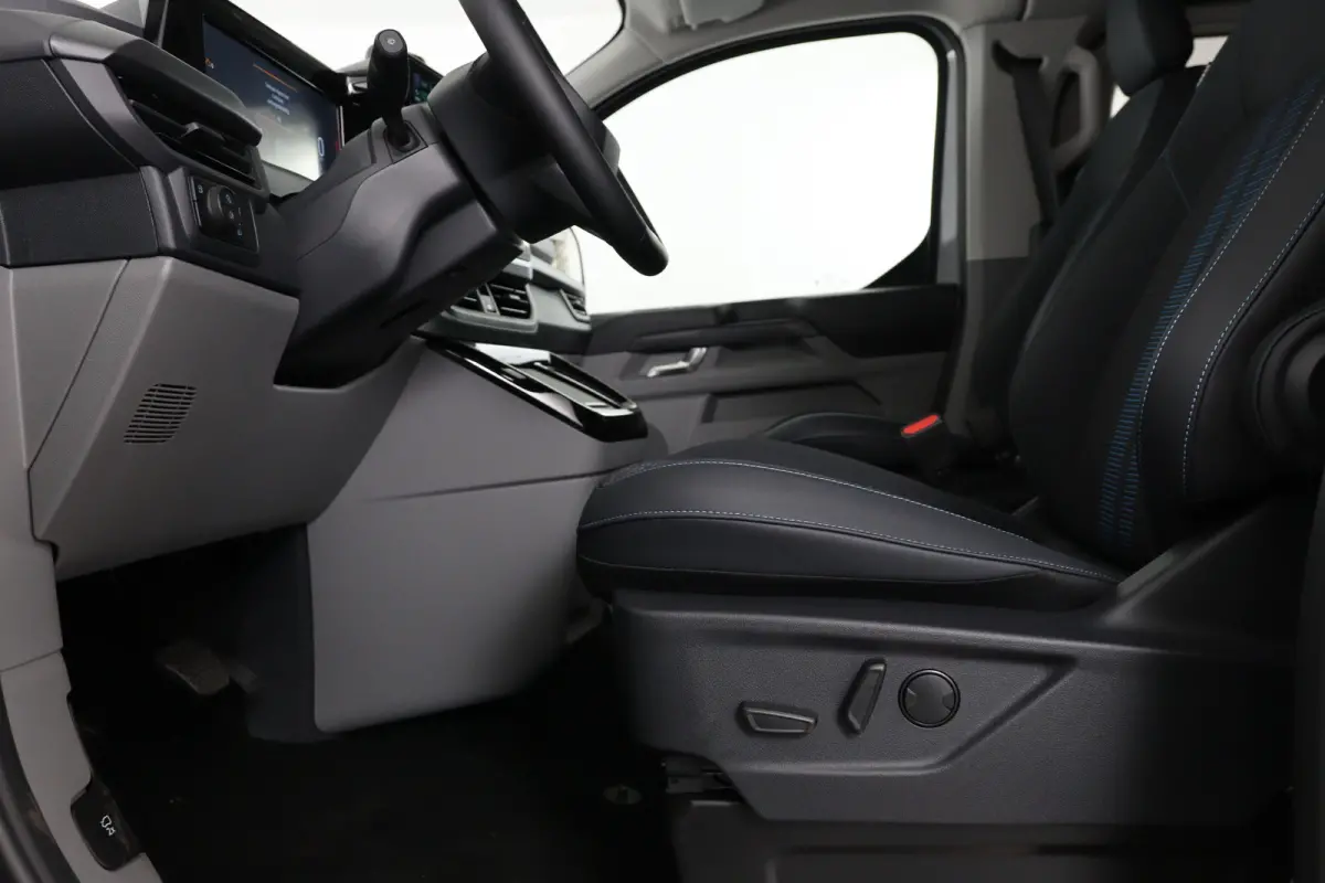 320 2.5 PHEV L2H1 Sport DC | Trekhaak | 360* Camera | Adaptieve Cruise Control | Stoel & Stuurverwarming | Navigatie | Dodehoek |