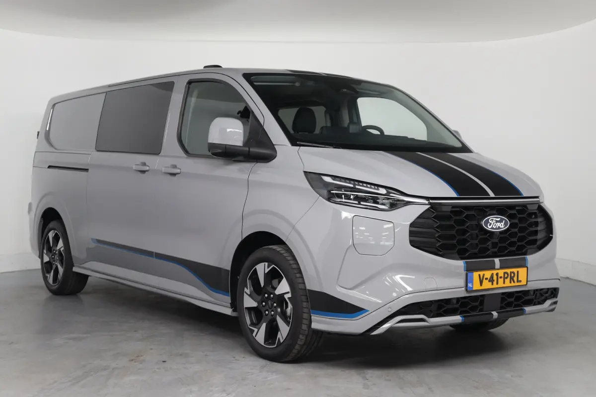 320 2.5 PHEV L2H1 Sport DC | Trekhaak | 360* Camera | Adaptieve Cruise Control | Stoel & Stuurverwarming | Navigatie | Dodehoek |