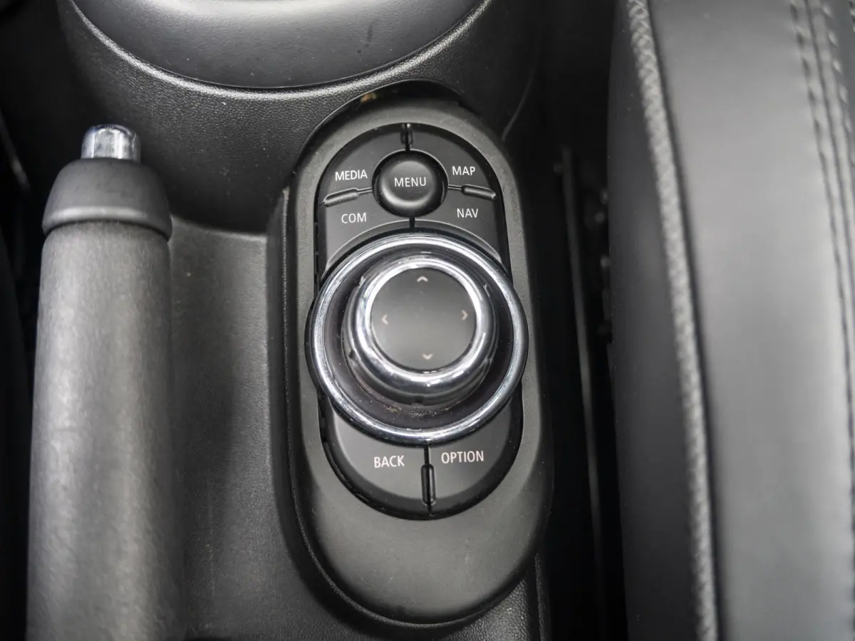 Cooper Yours leder | Panoramadak | Harman-Kardon