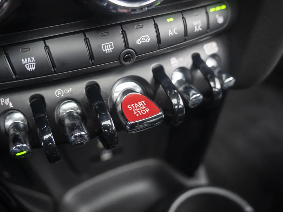Cooper Yours leder | Panoramadak | Harman-Kardon