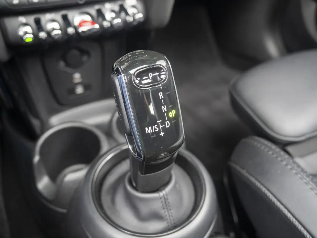 Cooper Yours leder | Panoramadak | Harman-Kardon