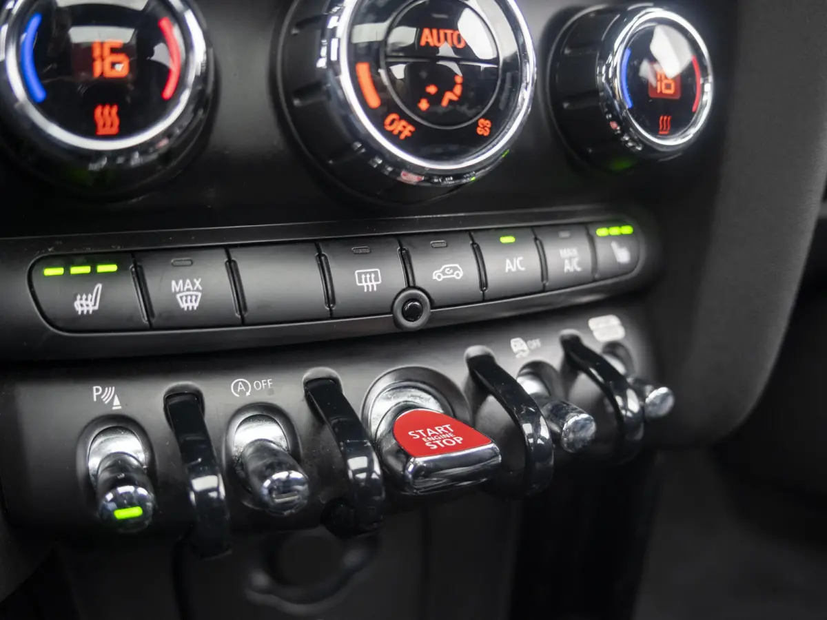 Cooper Yours leder | Panoramadak | Harman-Kardon