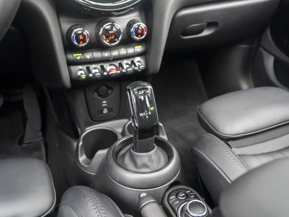 Cooper Yours leder | Panoramadak | Harman-Kardon