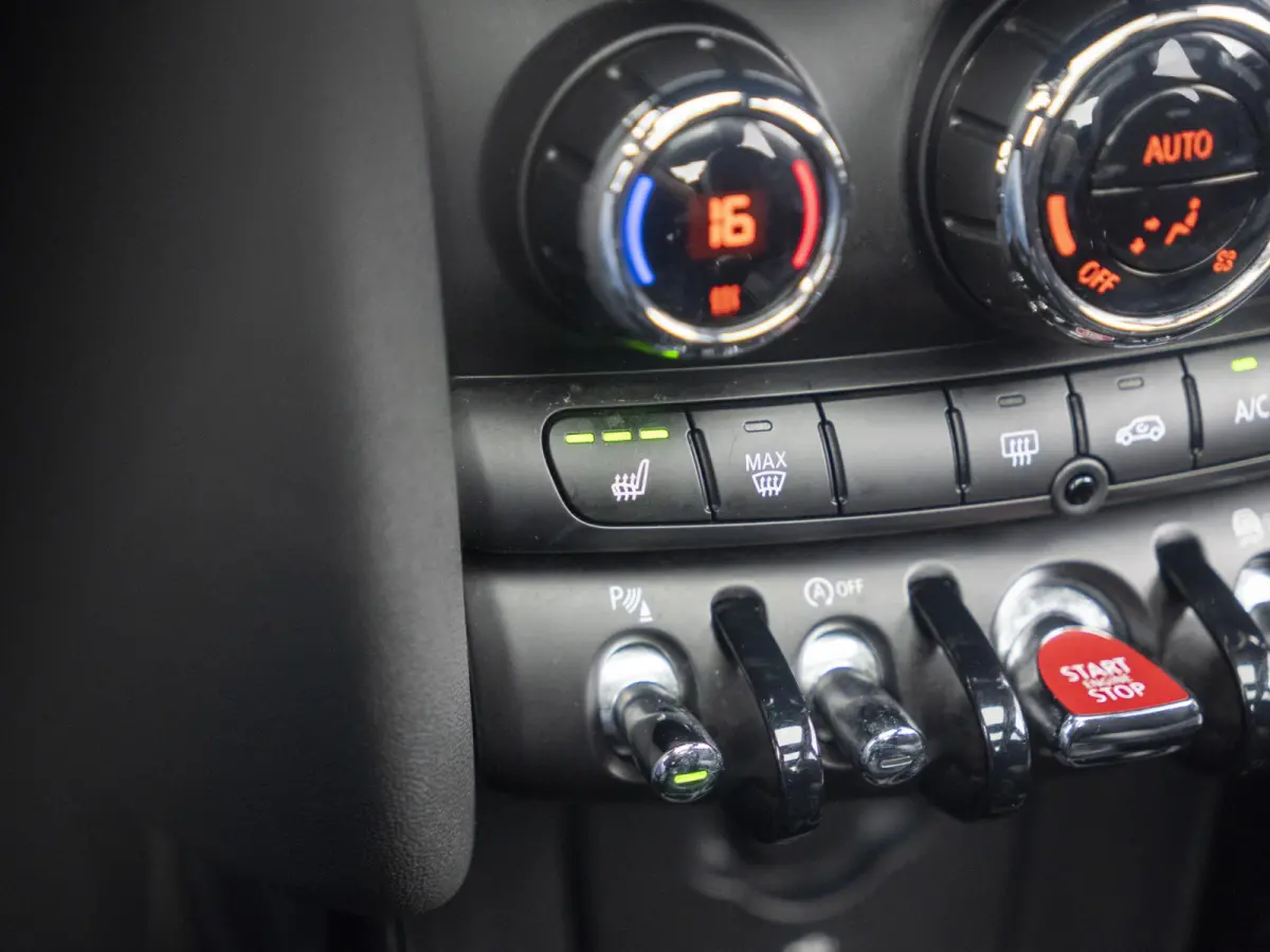 Cooper Yours leder | Panoramadak | Harman-Kardon