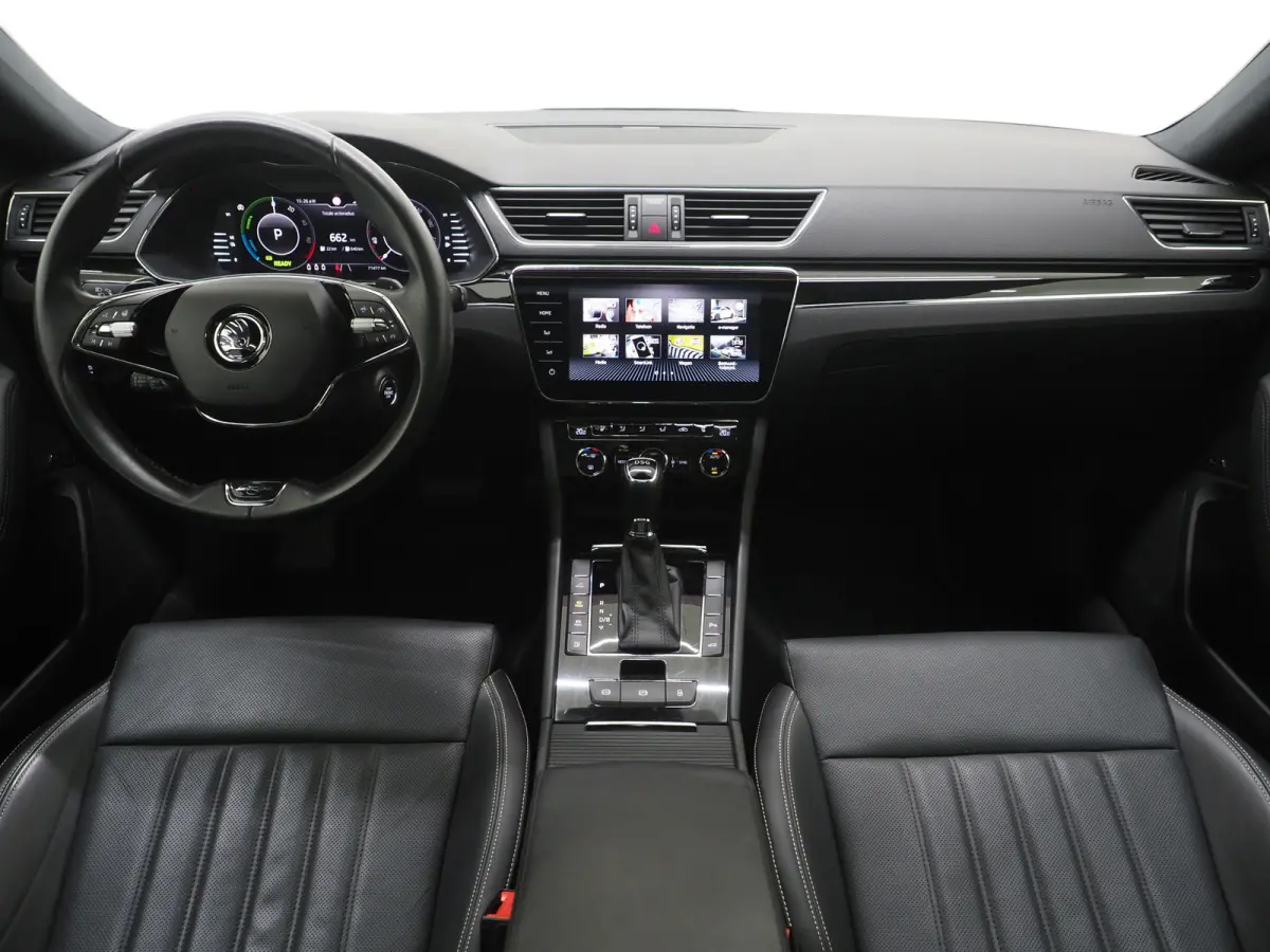 1.4 TSI iV Laurin & Klement | Panoramadak | Leder | Trekhaak | Massage | Camera | Keyless | Canton | Carplay