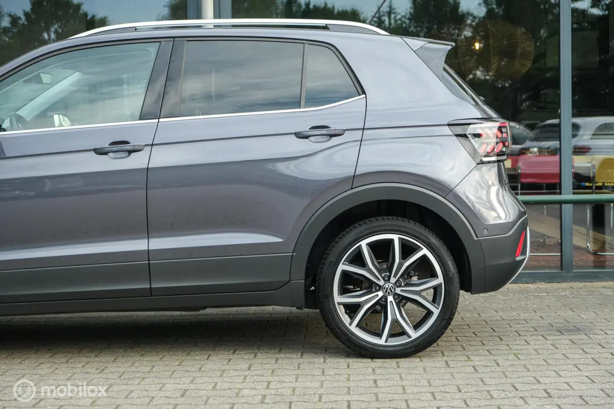 1.0 TSI Style | ACC | IQ-led | DAB | Sfeerverlichting | Leder details | Camera | 18 inch | Virtual Dash | Smokey Grey Metallic