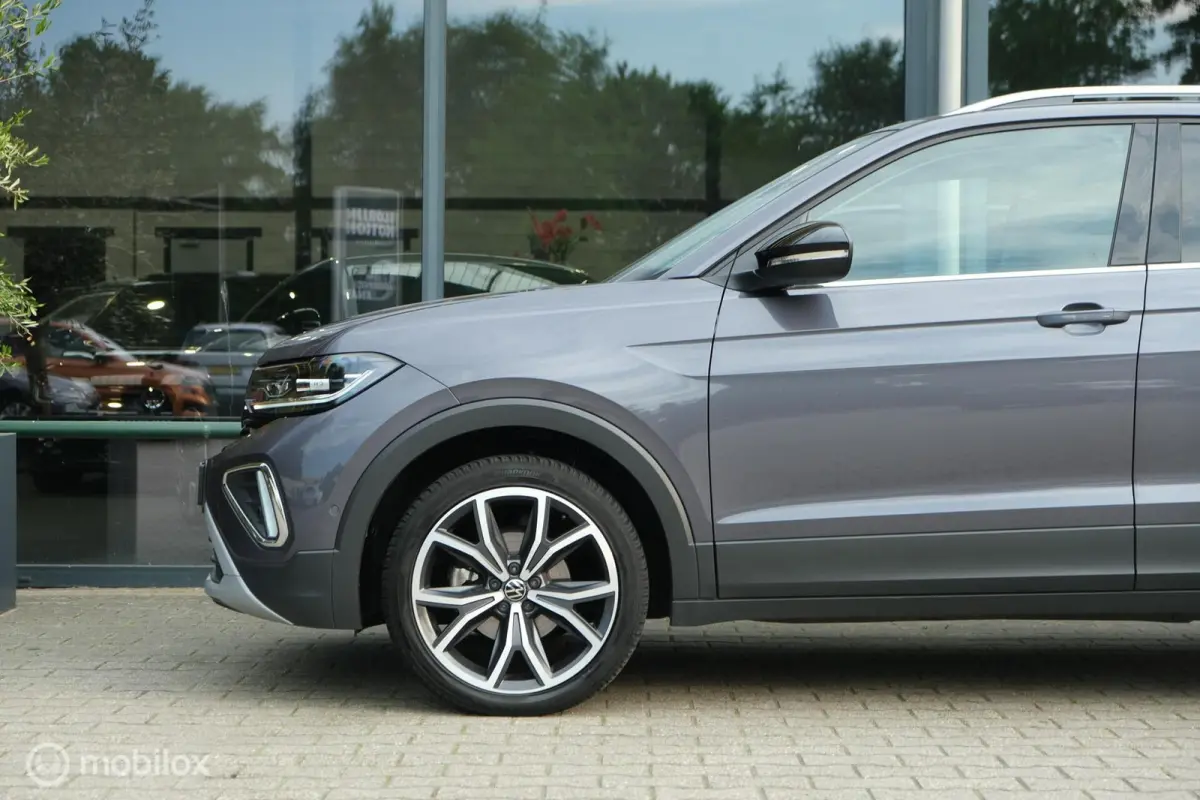 1.0 TSI Style | ACC | IQ-led | DAB | Sfeerverlichting | Leder details | Camera | 18 inch | Virtual Dash | Smokey Grey Metallic
