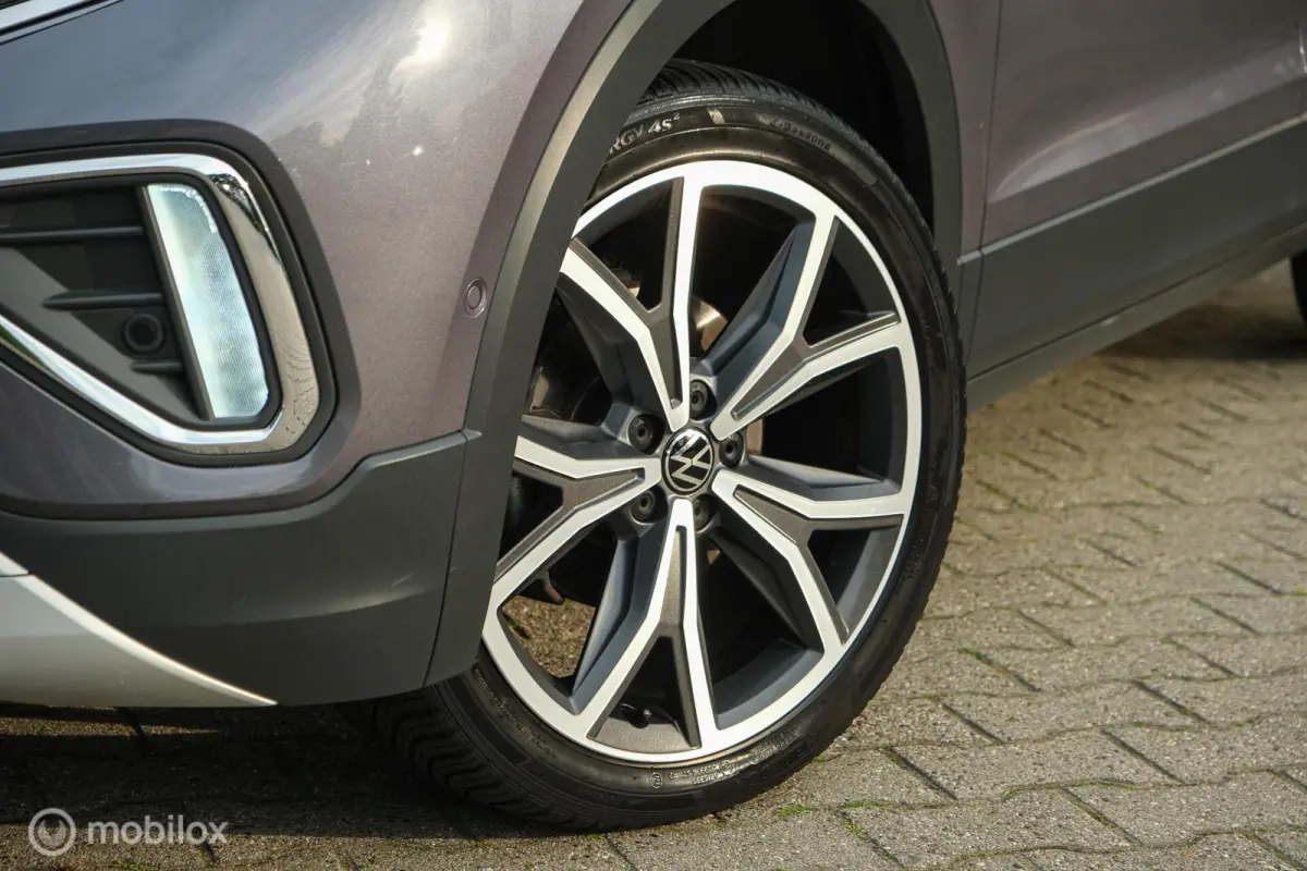 1.0 TSI Style | ACC | IQ-led | DAB | Sfeerverlichting | Leder details | Camera | 18 inch | Virtual Dash | Smokey Grey Metallic