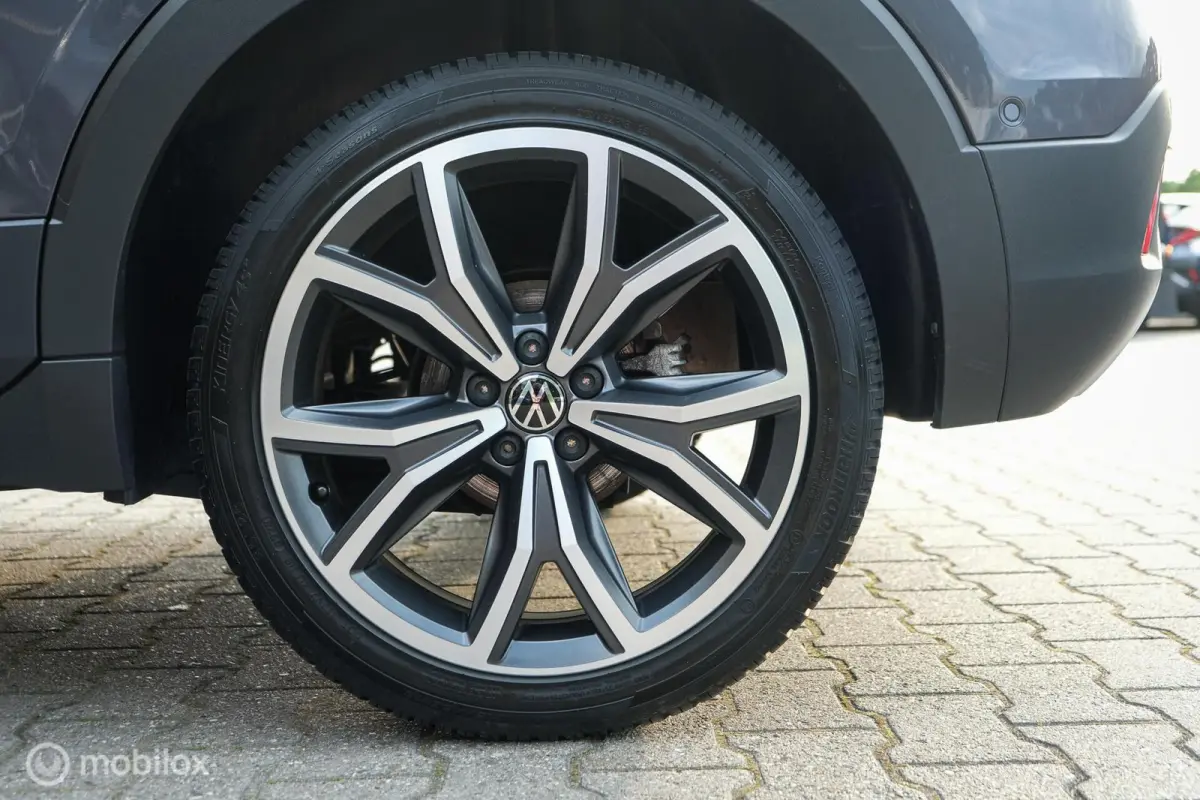 1.0 TSI Style | ACC | IQ-led | DAB | Sfeerverlichting | Leder details | Camera | 18 inch | Virtual Dash | Smokey Grey Metallic