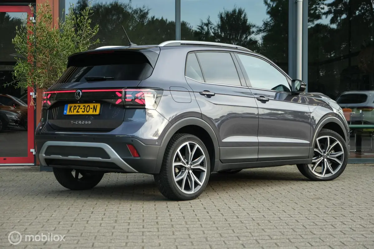 1.0 TSI Style | ACC | IQ-led | DAB | Sfeerverlichting | Leder details | Camera | 18 inch | Virtual Dash | Smokey Grey Metallic