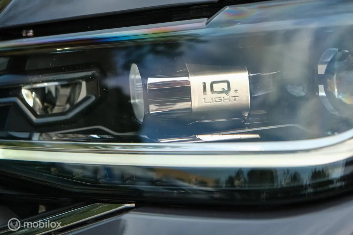 1.0 TSI Style | ACC | IQ-led | DAB | Sfeerverlichting | Leder details | Camera | 18 inch | Virtual Dash | Smokey Grey Metallic