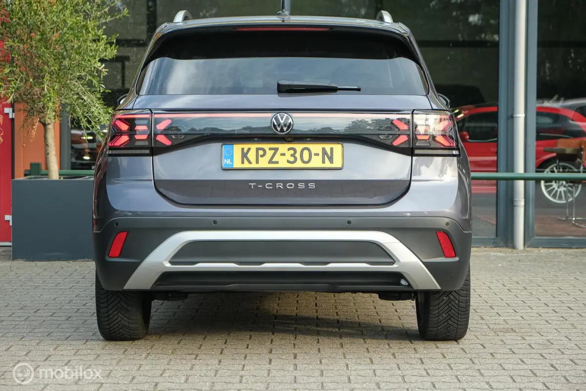 1.0 TSI Style | ACC | IQ-led | DAB | Sfeerverlichting | Leder details | Camera | 18 inch | Virtual Dash | Smokey Grey Metallic