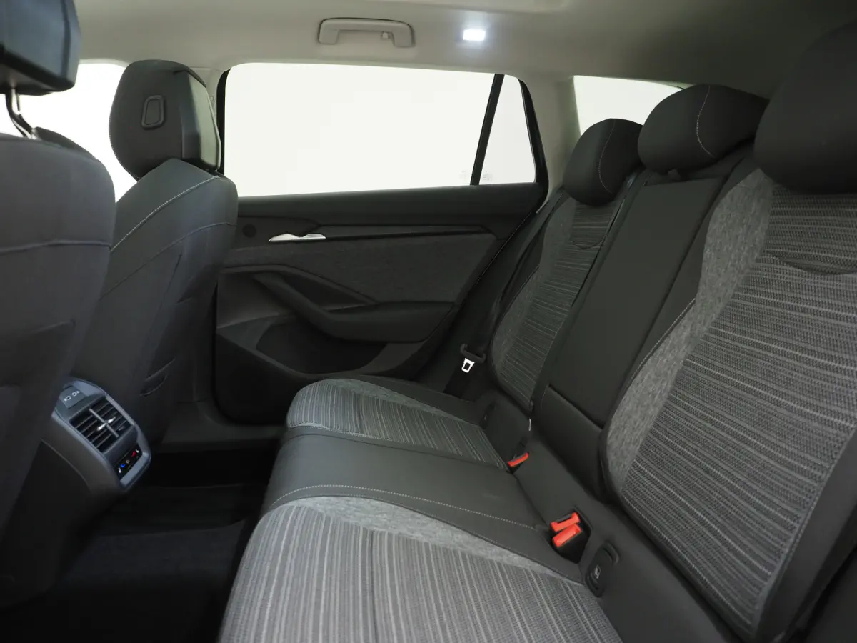 1.5 TSI PHEV 204PK | Panoramadak | HUD | Camera | Keyless | Adaptive Cruise | Dodehoek | Carplay