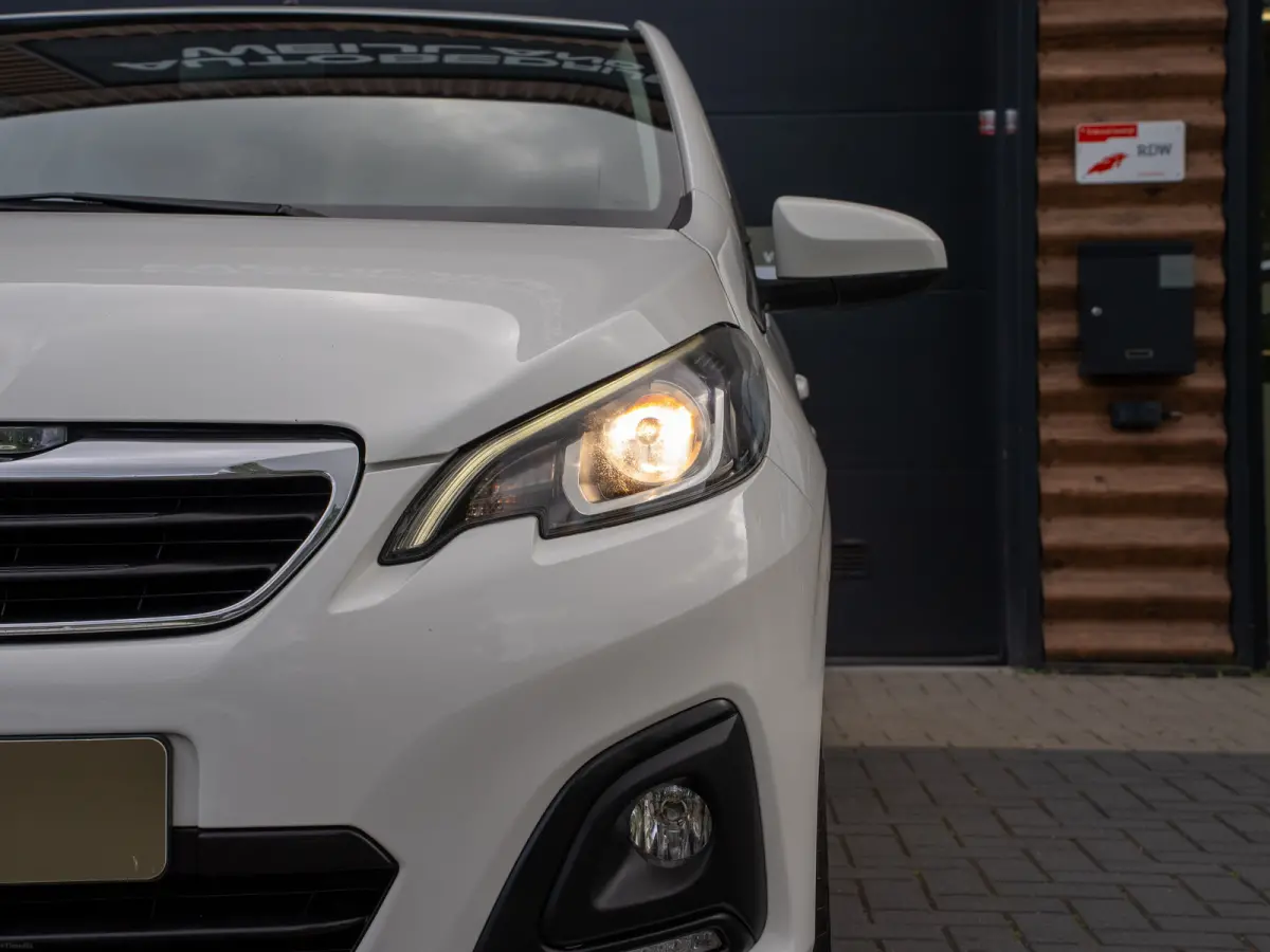 1.0 e-VTi Active Apple Carplay en BTW-auto I 1ste eig. I Airco I Carplay I BTW-auto I Dealeronderhouden I