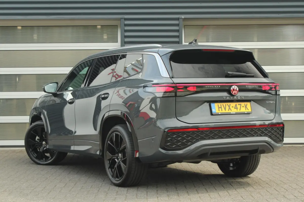 1.5 eHybrid 272pk DSG R-Line Edition | Trekhaak | Panoramadak | Dodehoek Assist | Stoel-/Achterbank & Voorruit Verwarming