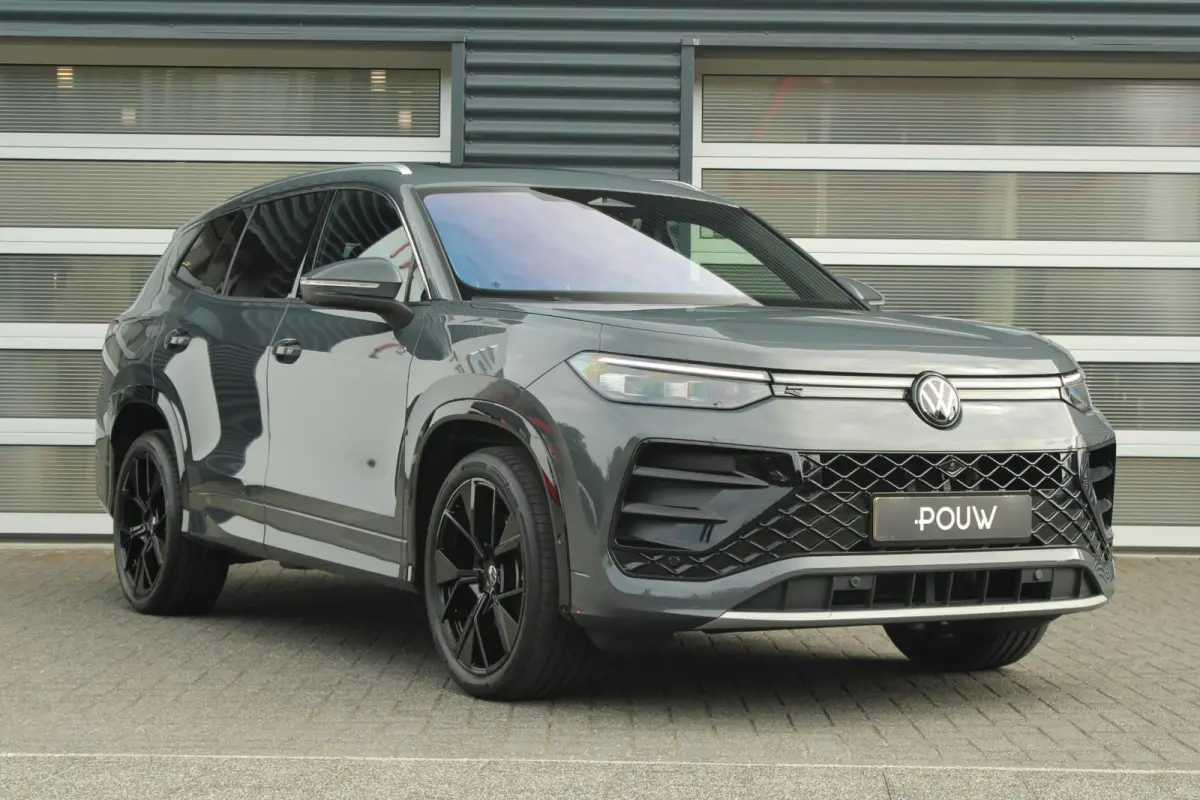 1.5 eHybrid 272pk DSG R-Line Edition | Trekhaak | Panoramadak | Dodehoek Assist | Stoel-/Achterbank & Voorruit Verwarming