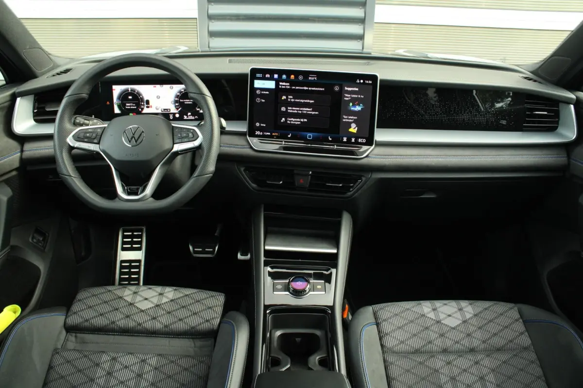 1.5 eHybrid 272pk DSG R-Line Edition | Trekhaak | Panoramadak | Dodehoek Assist | Stoel-/Achterbank & Voorruit Verwarming