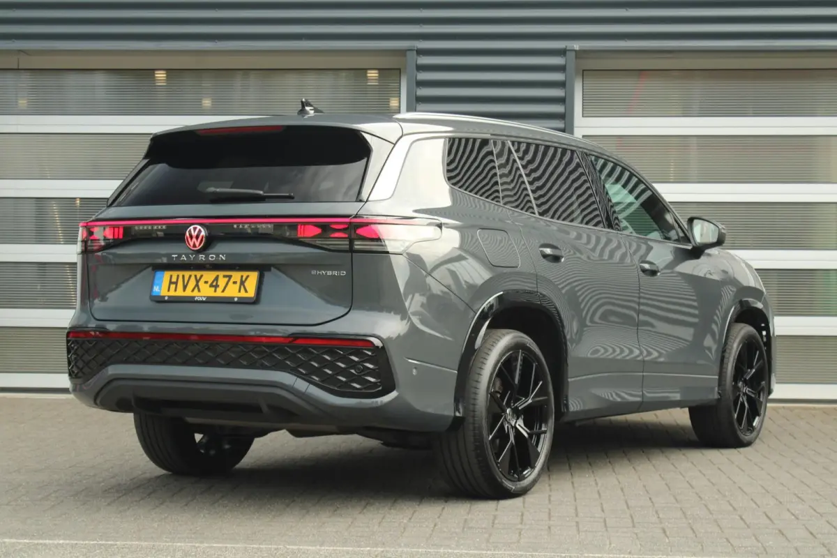 1.5 eHybrid 272pk DSG R-Line Edition | Trekhaak | Panoramadak | Dodehoek Assist | Stoel-/Achterbank & Voorruit Verwarming