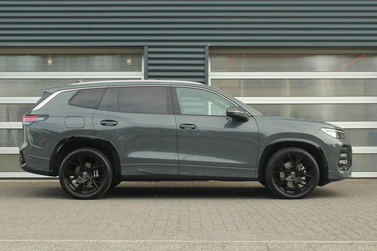 1.5 eHybrid 272pk DSG R-Line Edition | Trekhaak | Panoramadak | Dodehoek Assist | Stoel-/Achterbank & Voorruit Verwarming